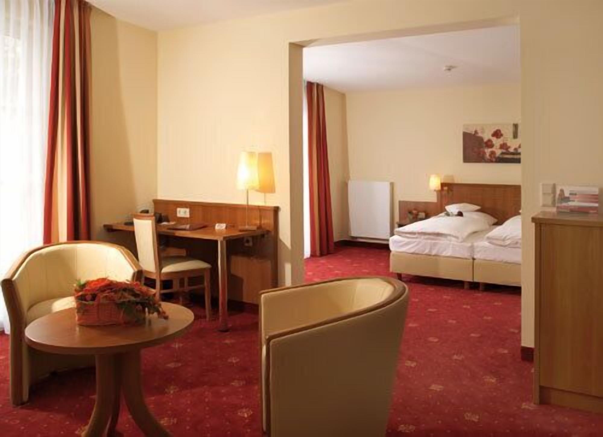 Waldhotel Nachtigall Paderborn Exterior foto